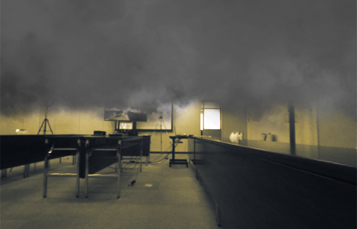 煙体験の避難する様子の画像